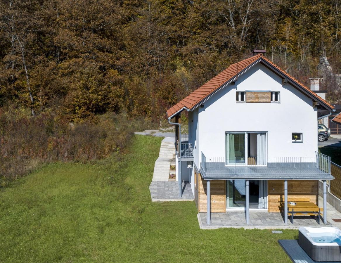 Velebit Lodge Lovinac  Luaran gambar