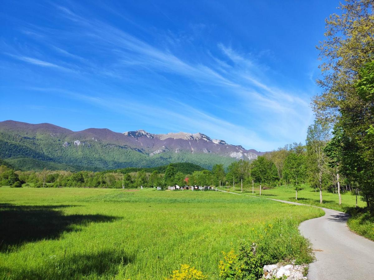 Velebit Lodge Lovinac  Luaran gambar