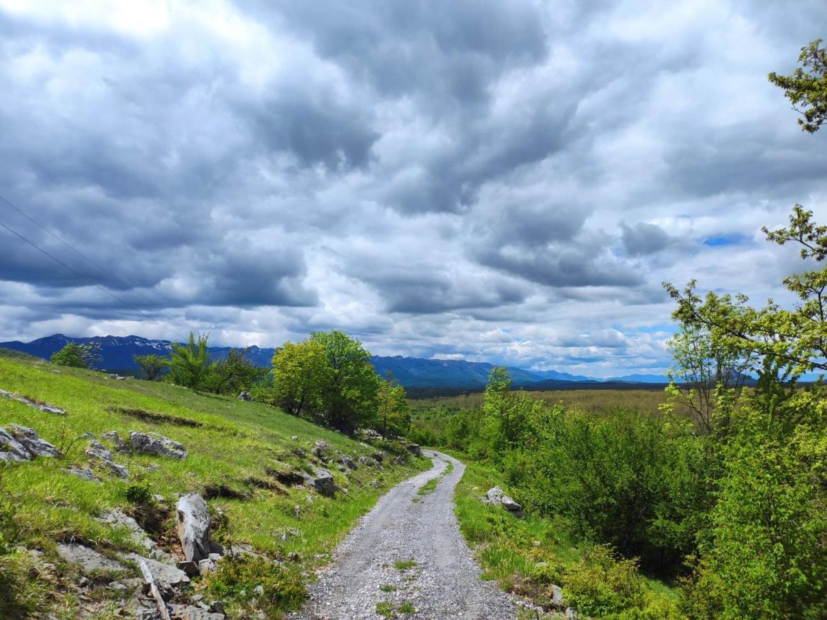 Velebit Lodge Lovinac  Luaran gambar