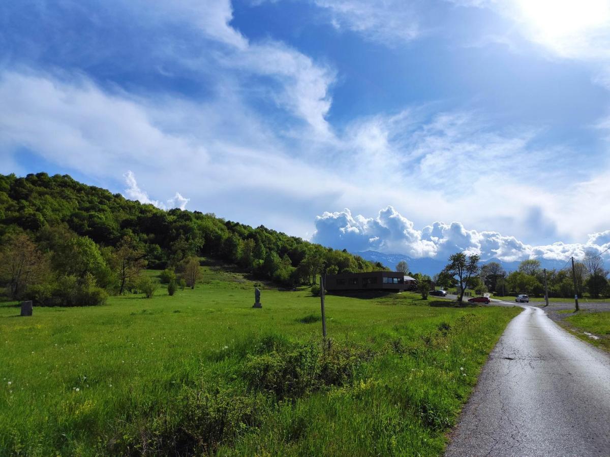 Velebit Lodge Lovinac  Luaran gambar